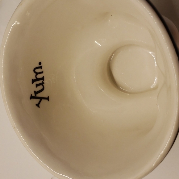 white Baileys mug cup wink bow tie 'yum' 4"diam x 3"h. - Picture 9 of 9